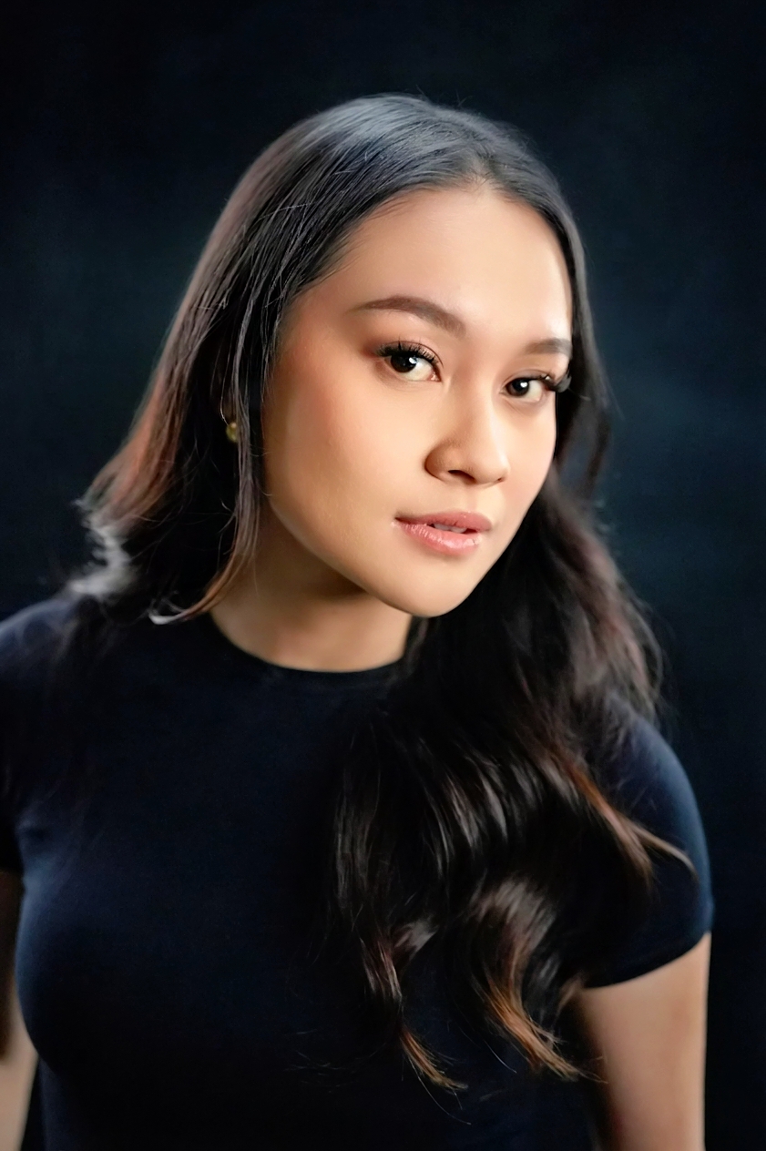 Beauty portrait photography with soft studio lighting by Bagan Sisworo